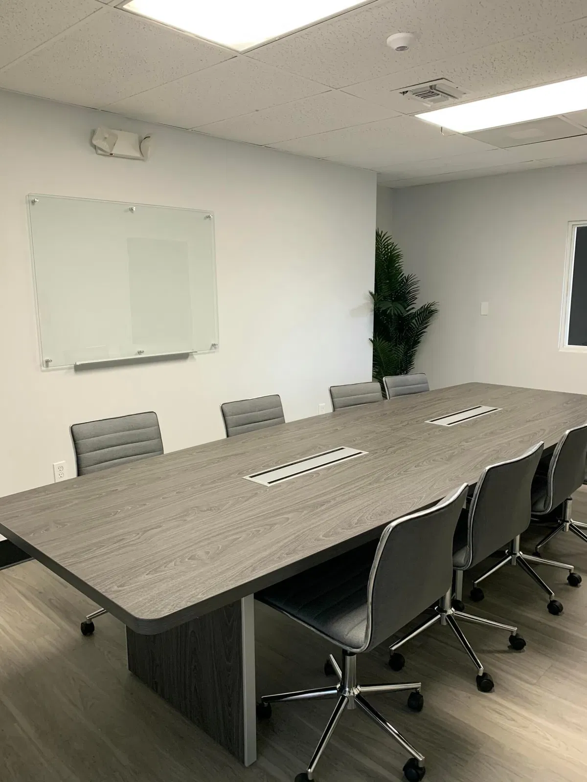 Unit 100-213 photo 4