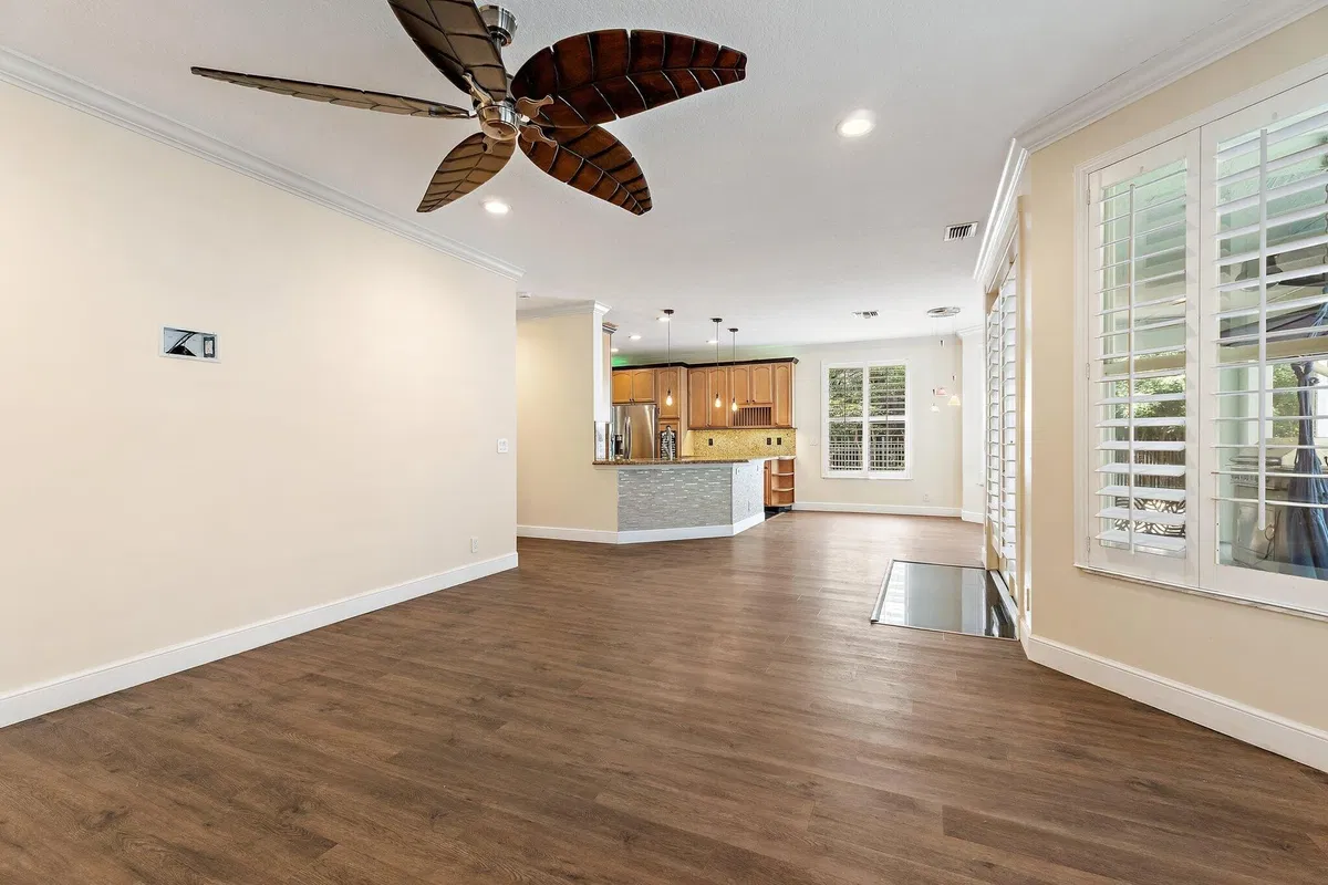  Residence photo 16