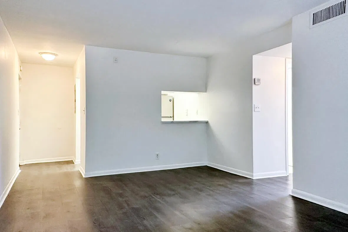 Unit 105 photo 4
