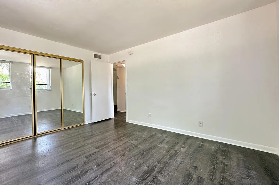 Unit 105 photo 16