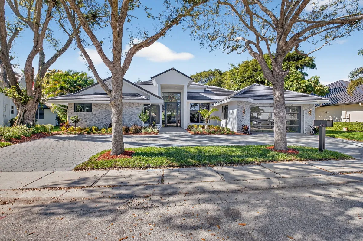 Woodfield Country Club Residence