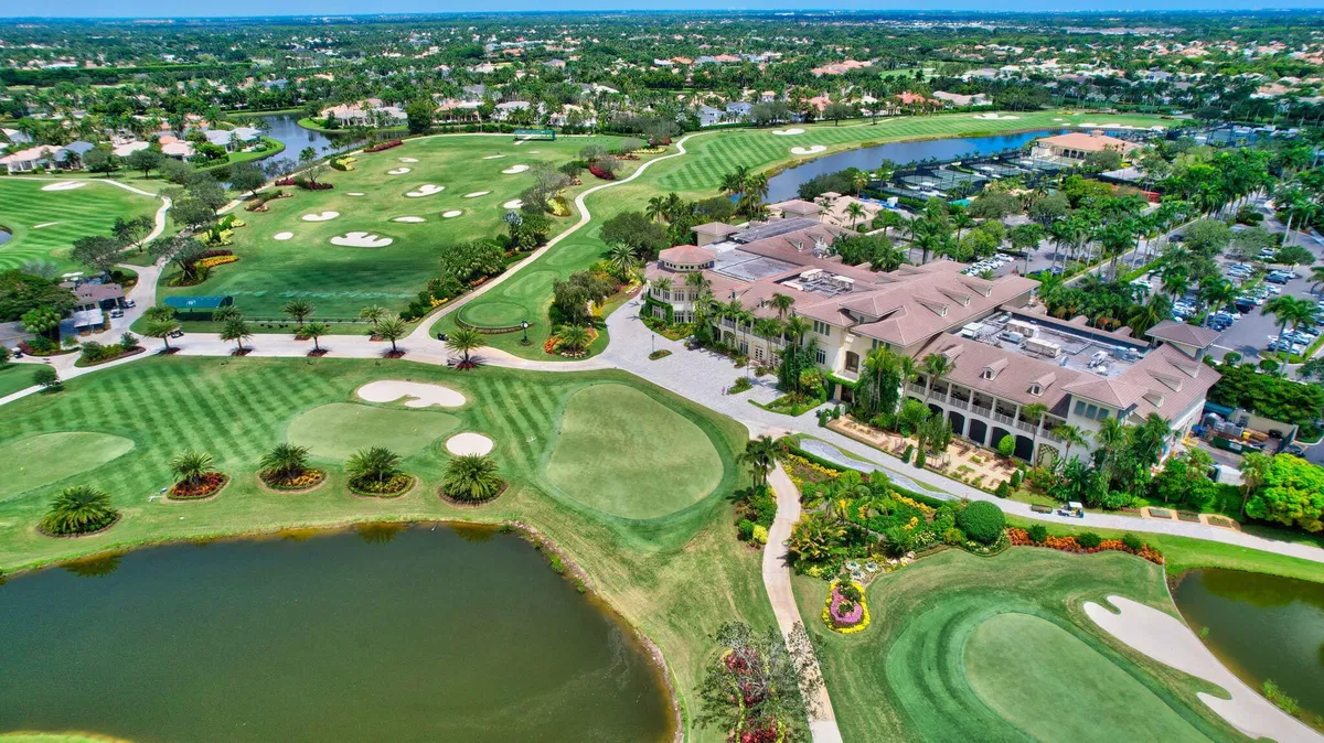 Woodfield Country Club Residence photo 85
