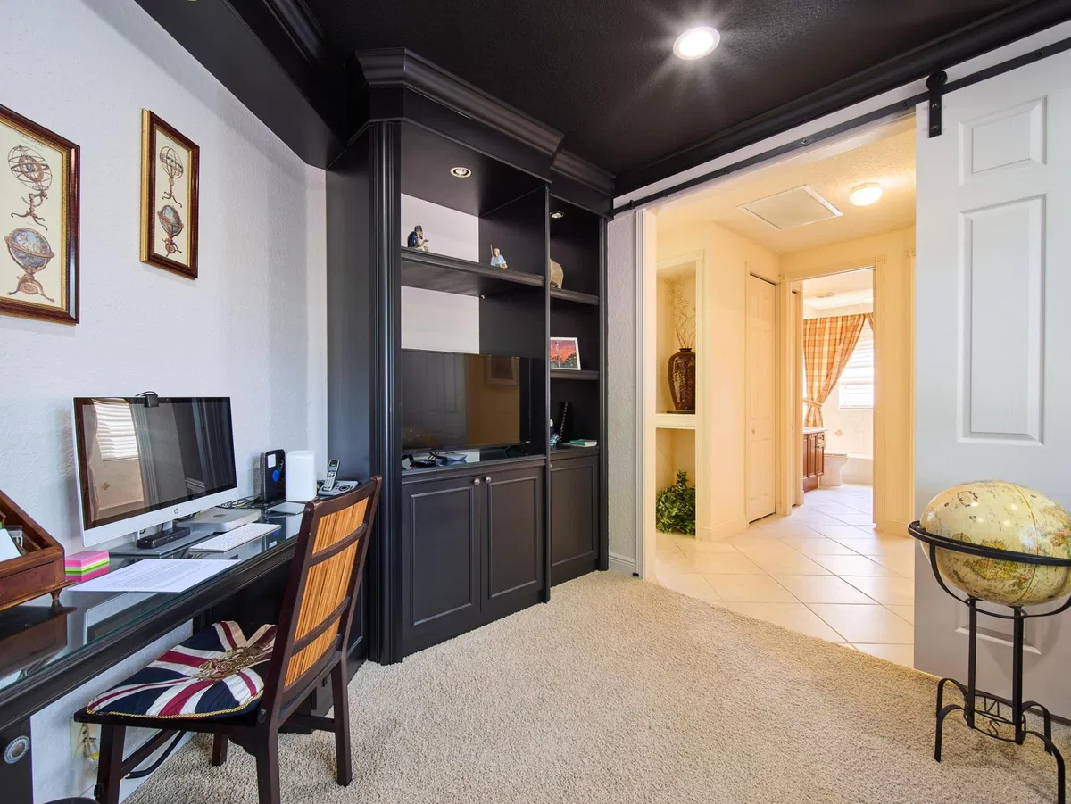 Residence photo 16