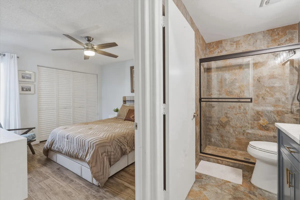 Unit 34 photo 25