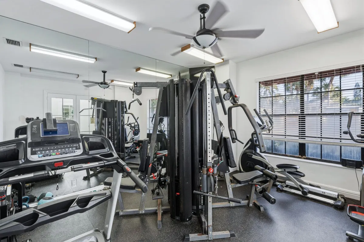 Unit 34 photo 70
