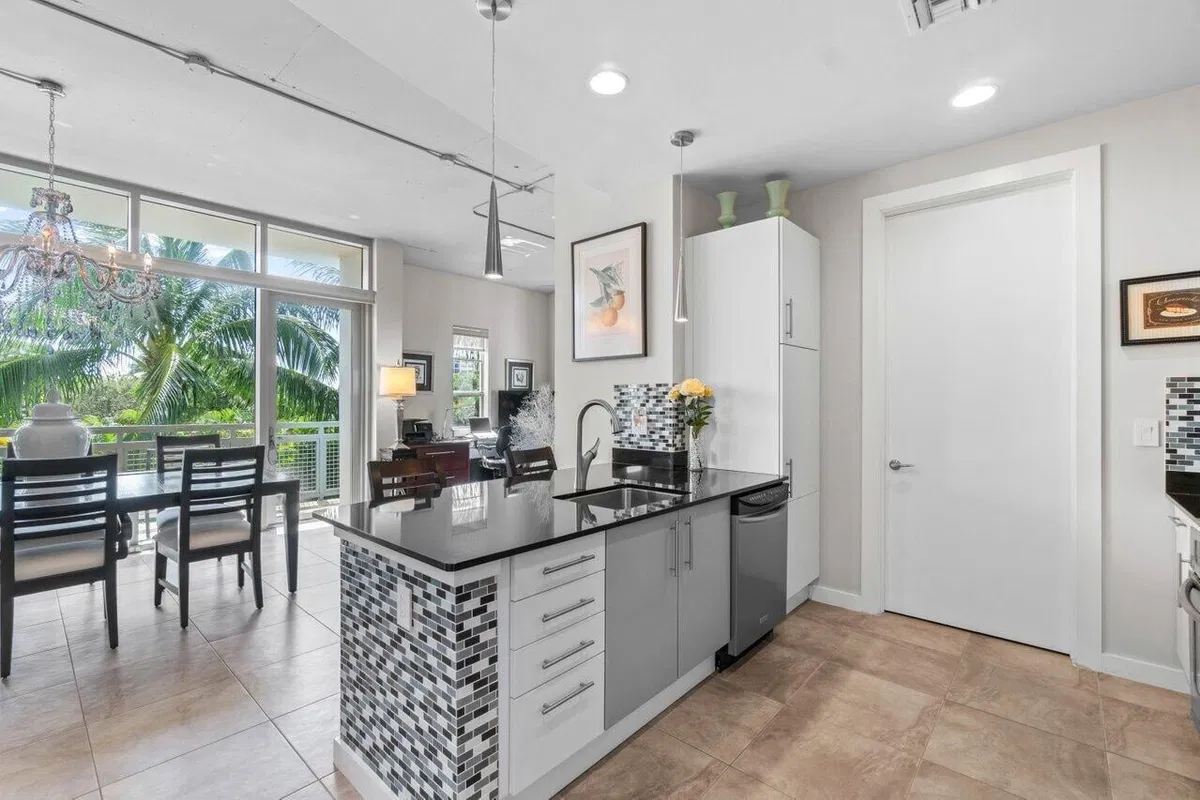 The Meridian Unit 304 photo 7