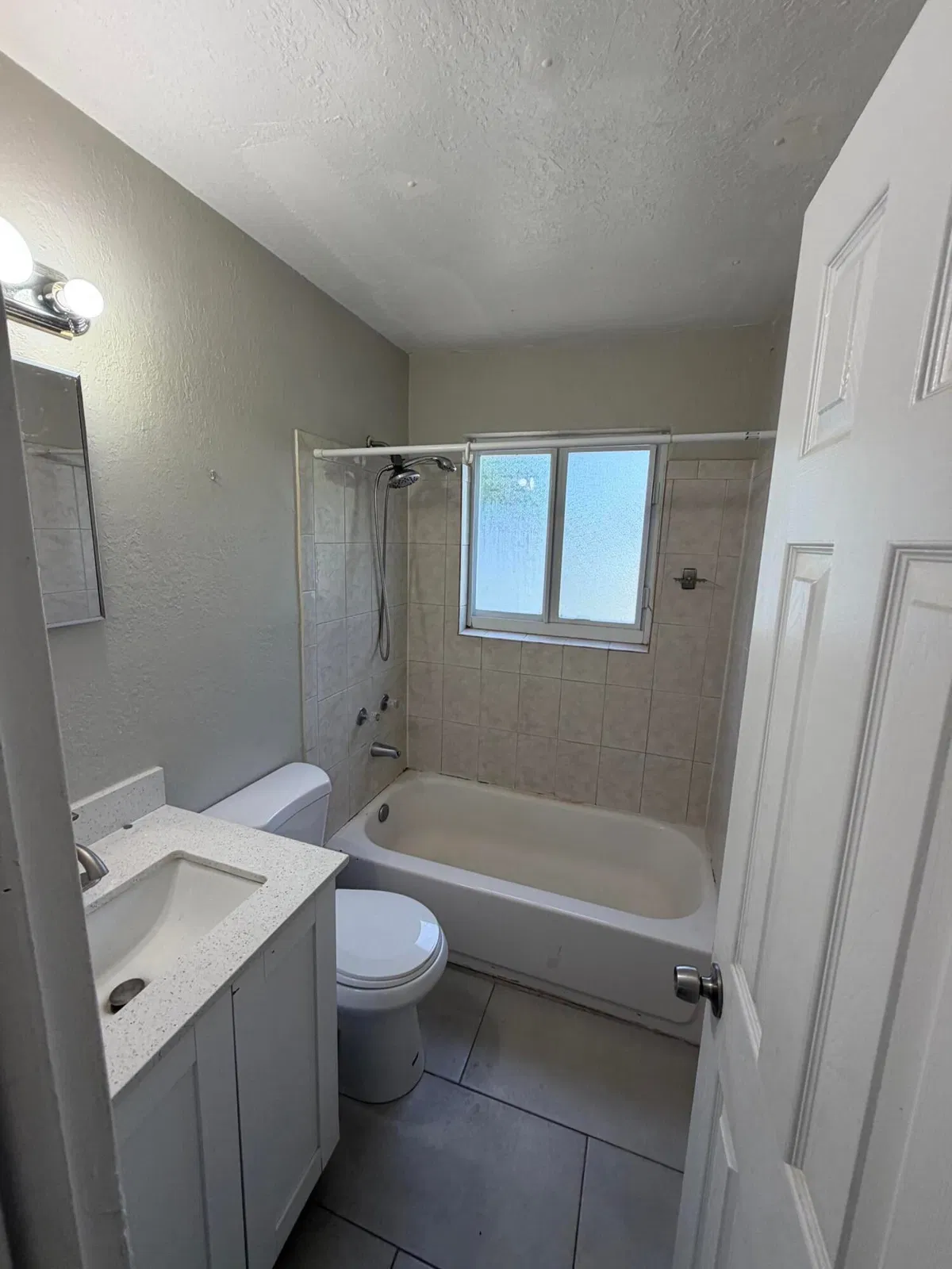 Unit B photo 4