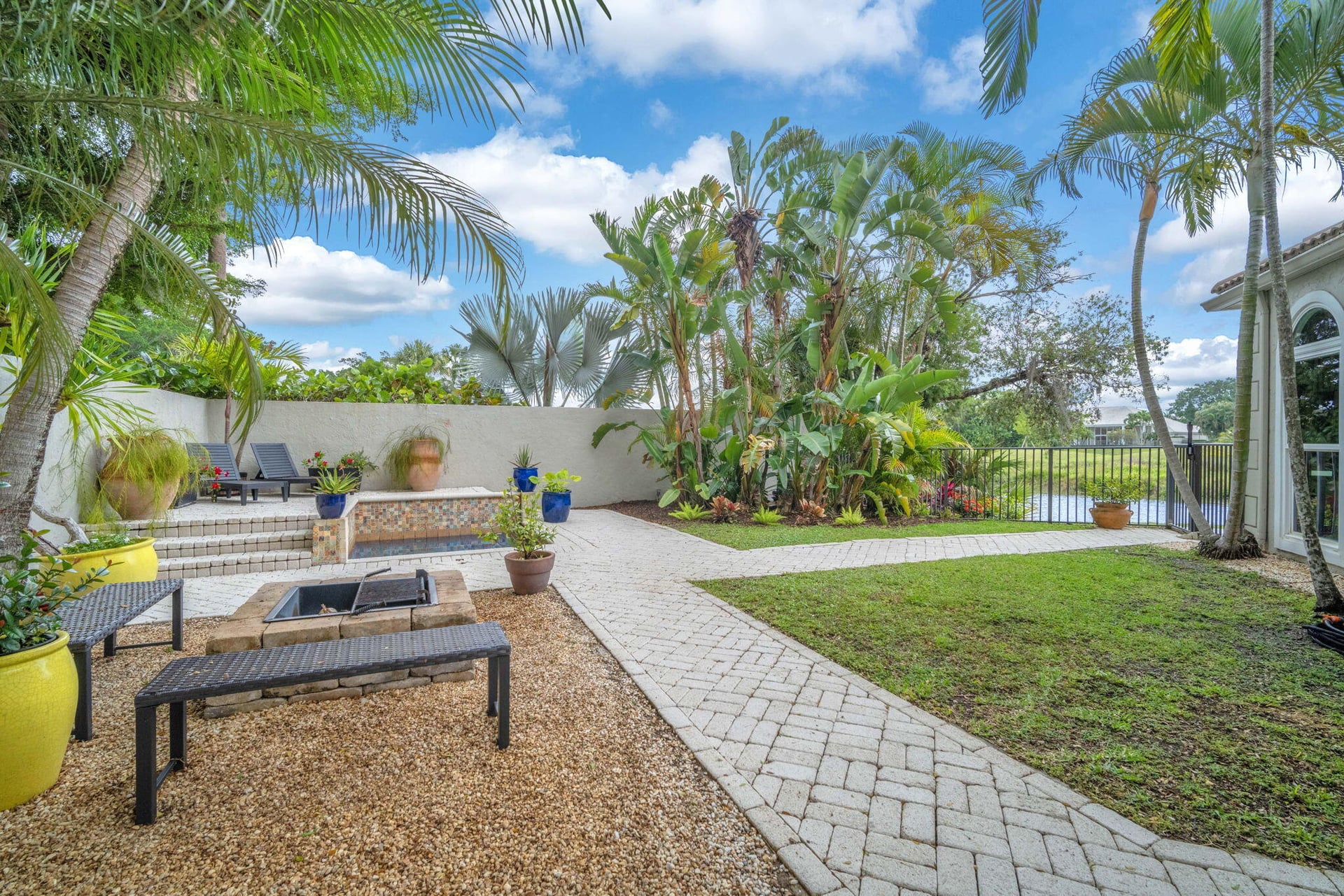 First Fairway Residence photo 4