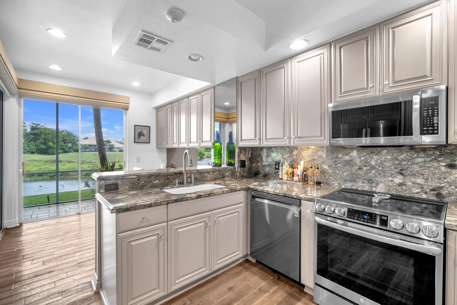 First Fairway Residence photo 7