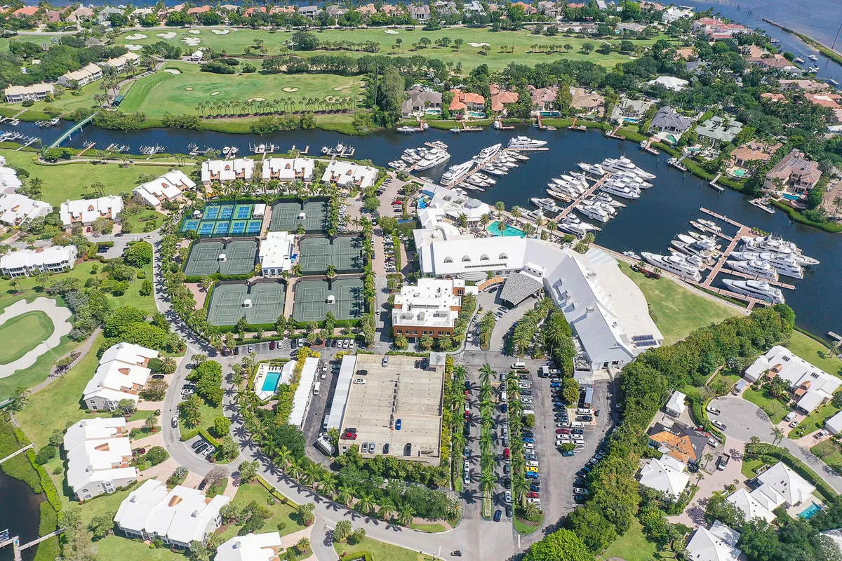 Admirals Cove Residence photo 58