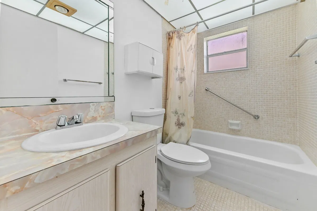Unit H photo 10