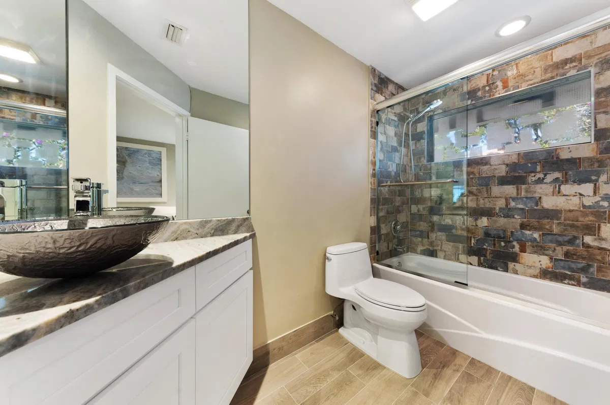Residence photo 19
