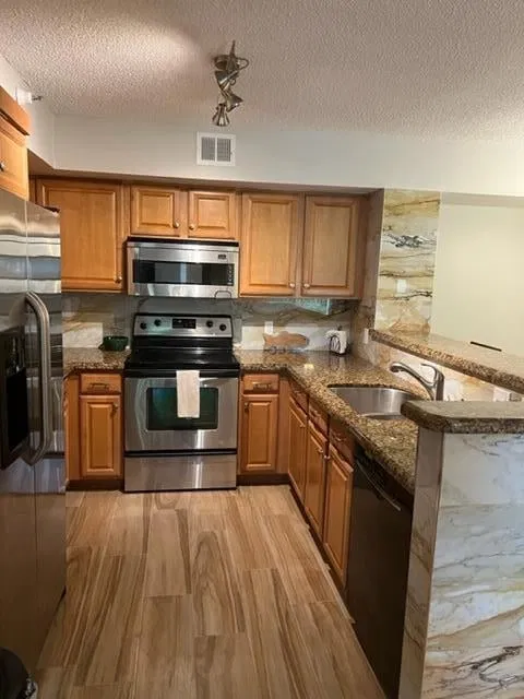 Unit 206 photo 10