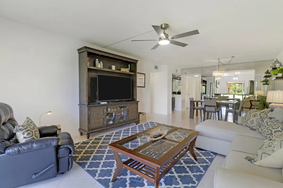 Unit 412 photo 16