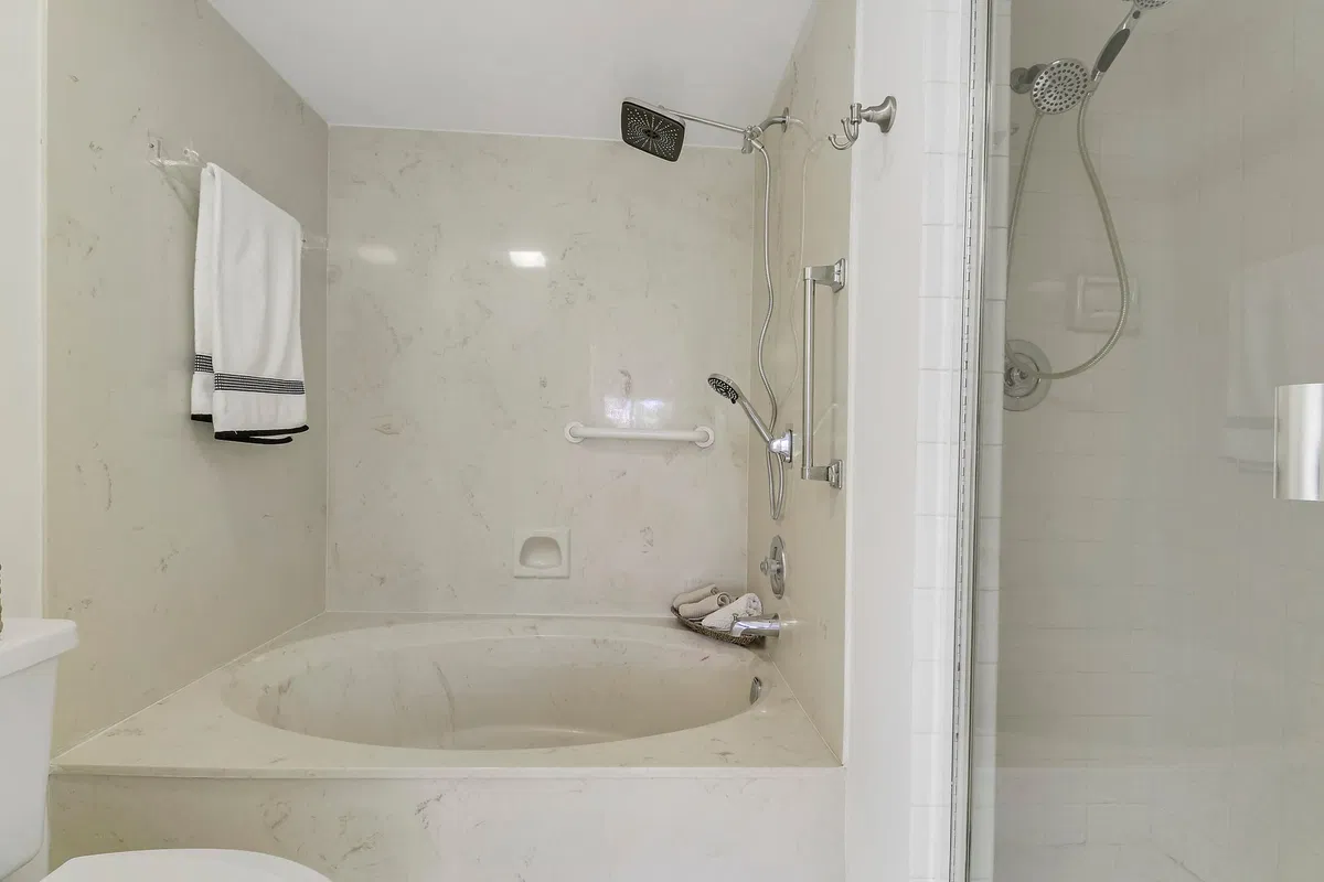 Unit 412 photo 25
