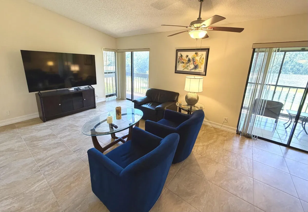 Unit 221 photo 10