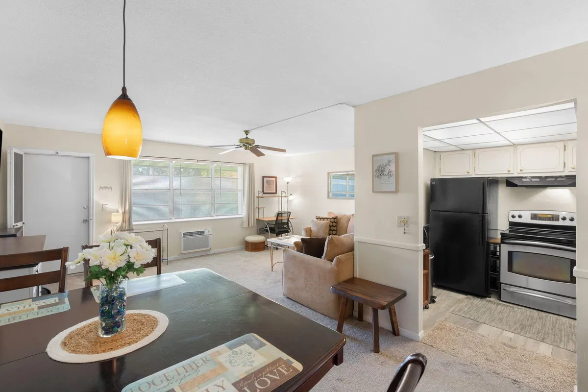 Unit 203 photo 16