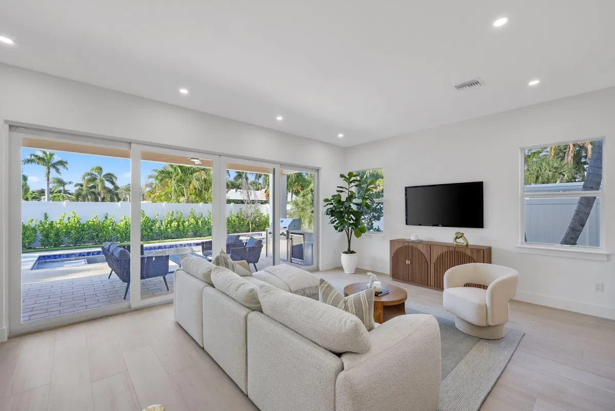 Palm Beach Shores Residence photo 16