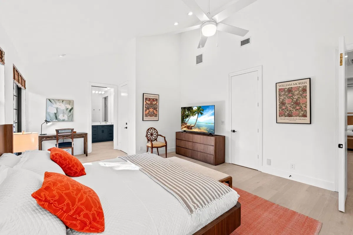 Windsor Way Residence photo 16