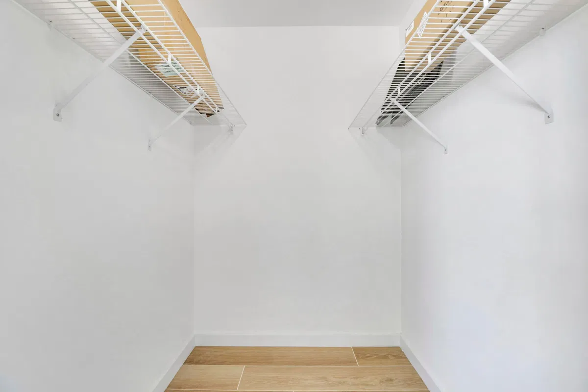 Unit 903 photo 22