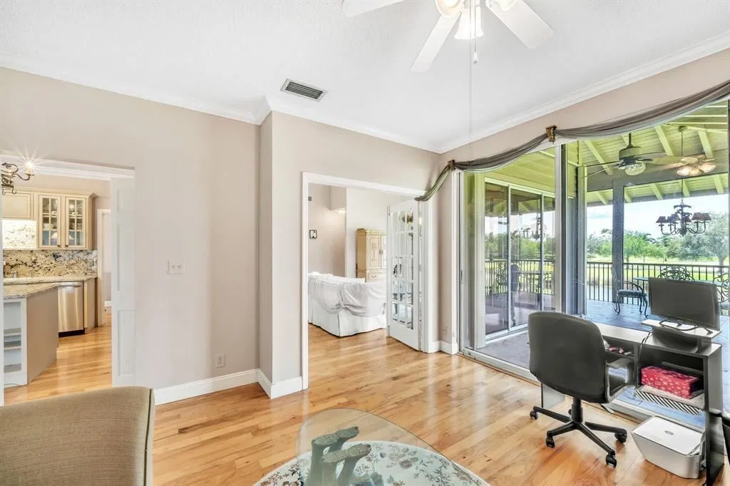 Residence photo 43