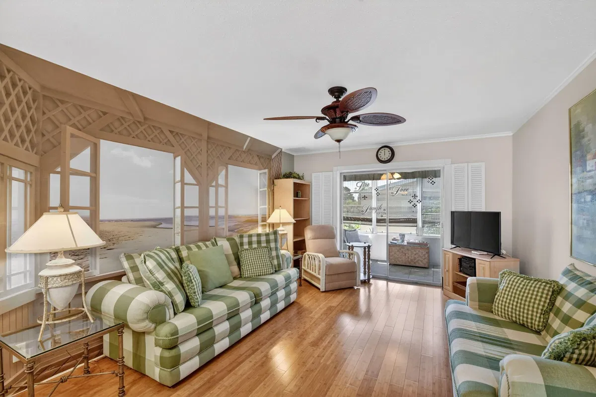 Unit 204 photo 16