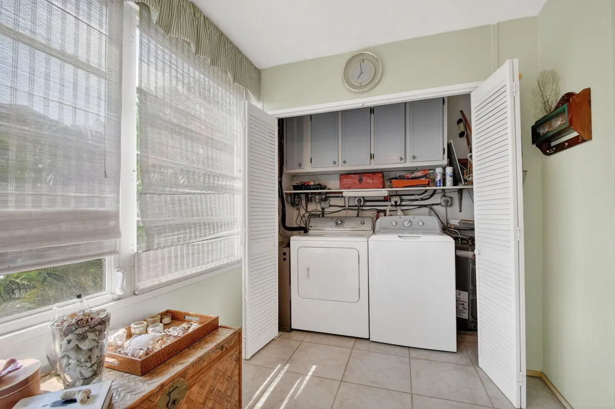 Unit 204 photo 22