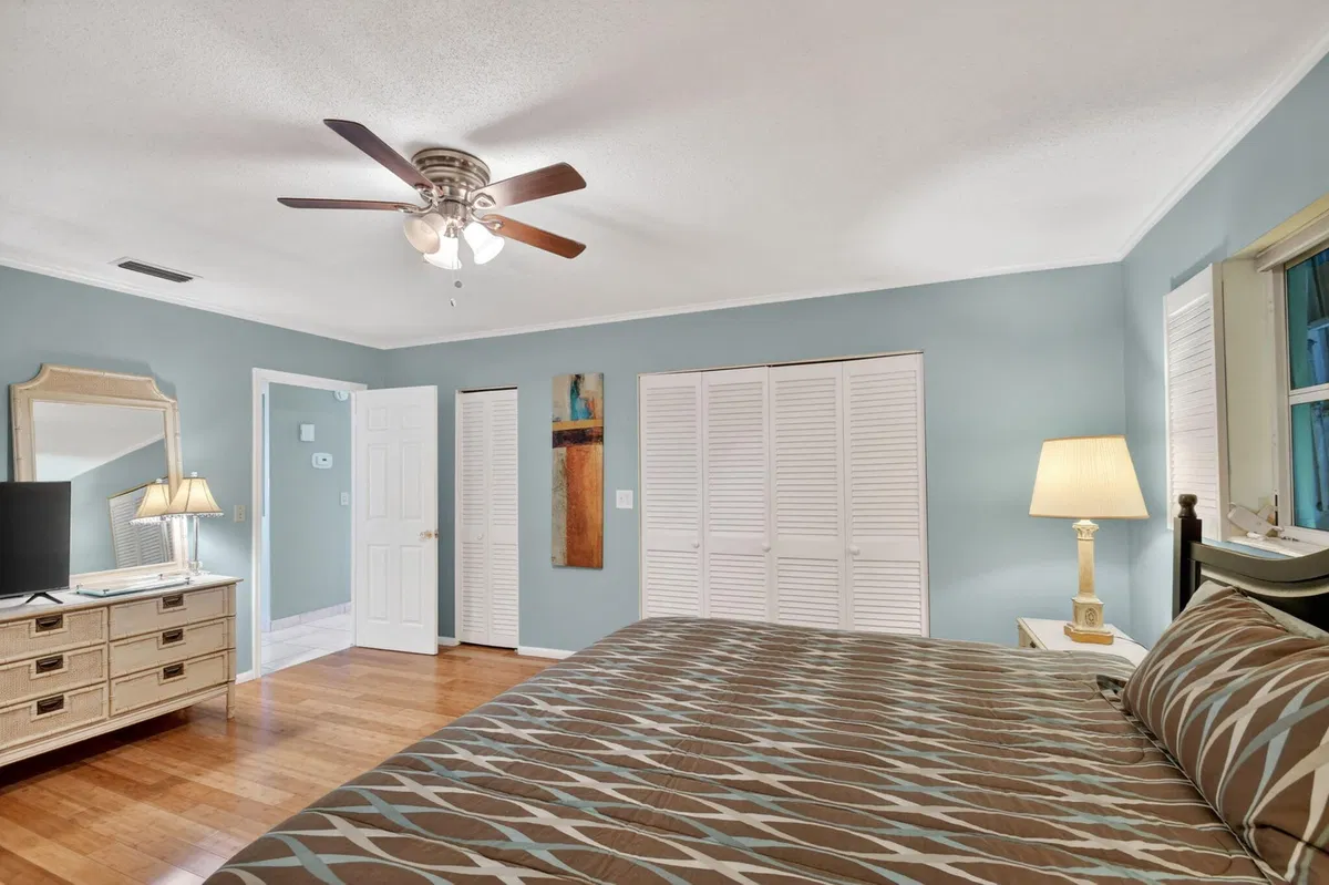 Unit 204 photo 25