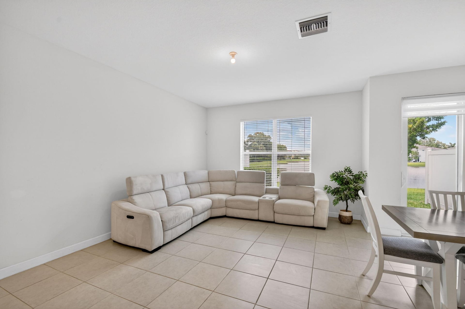 Residence photo 19