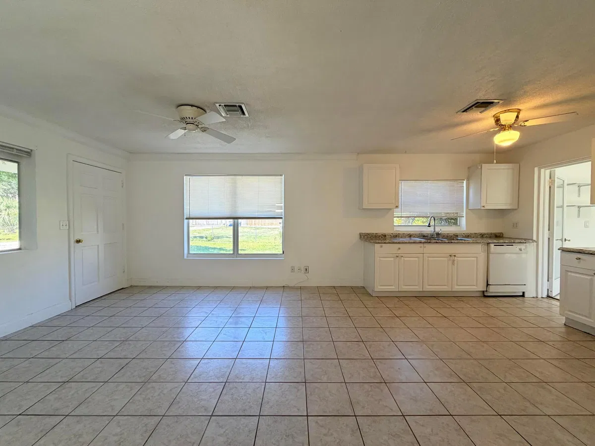 Residence photo 10