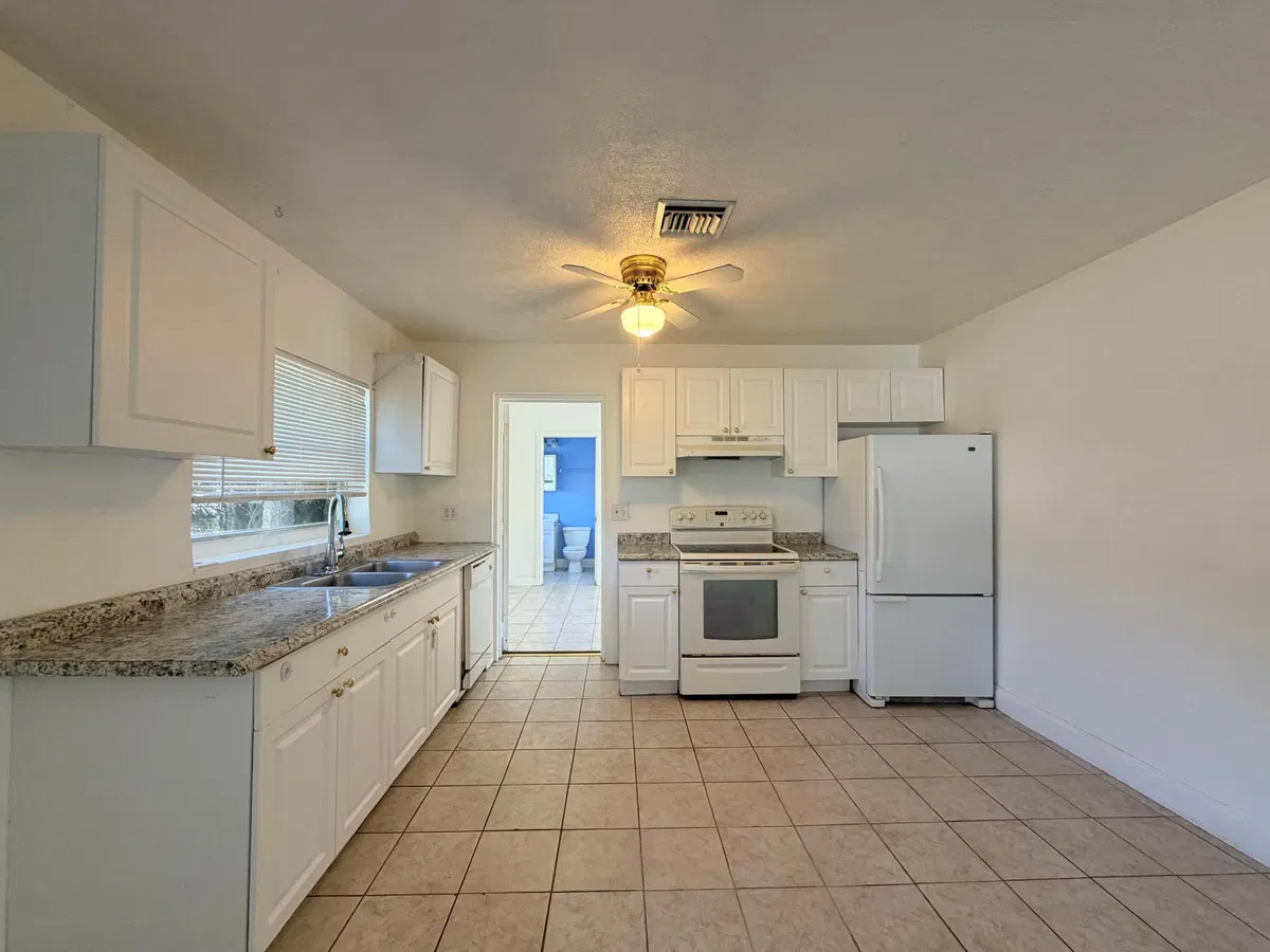 Residence photo 16