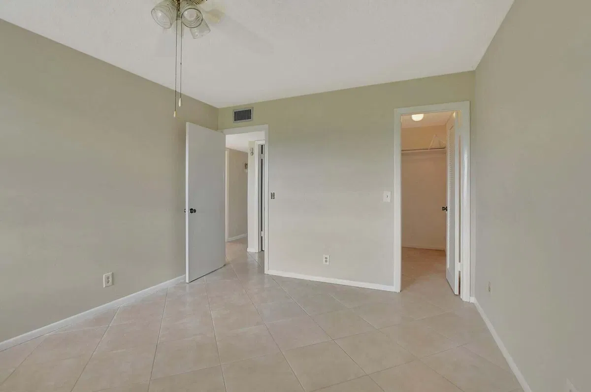 Residence photo 16