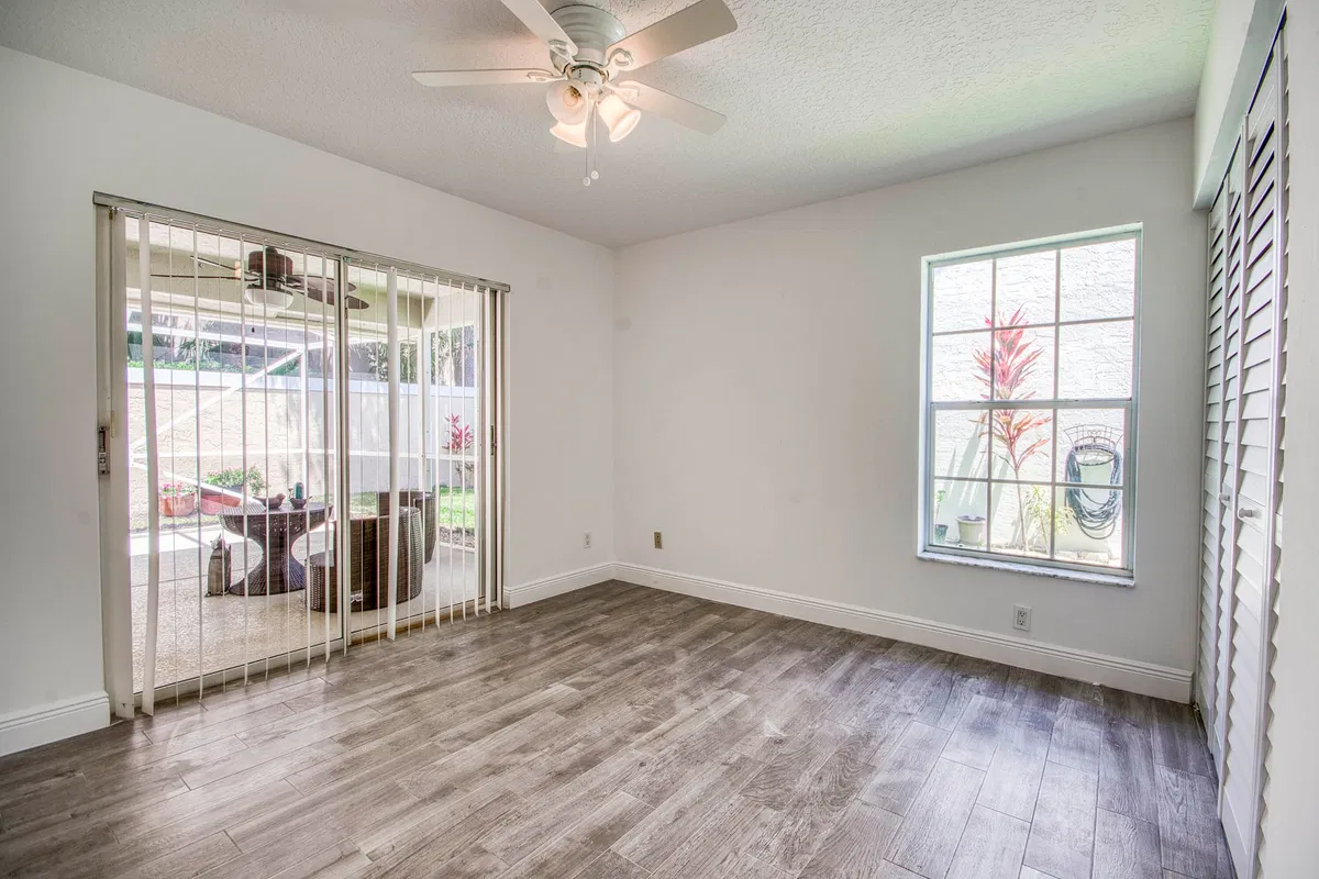Residence photo 43