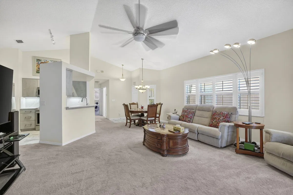Residence photo 19