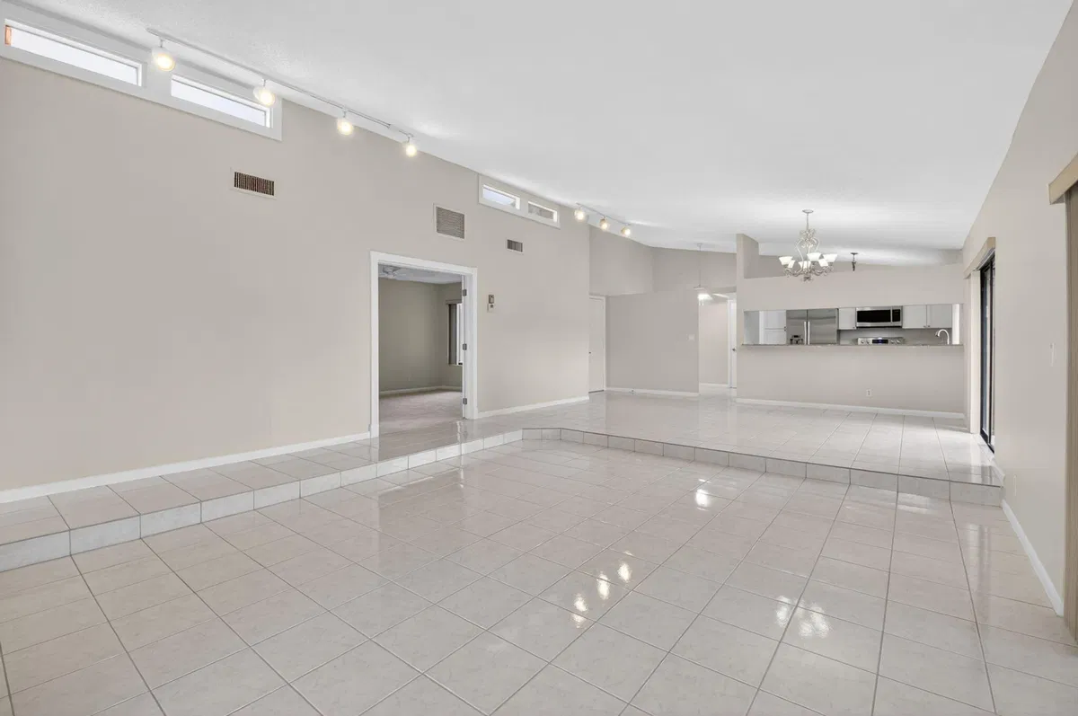 Residence photo 4