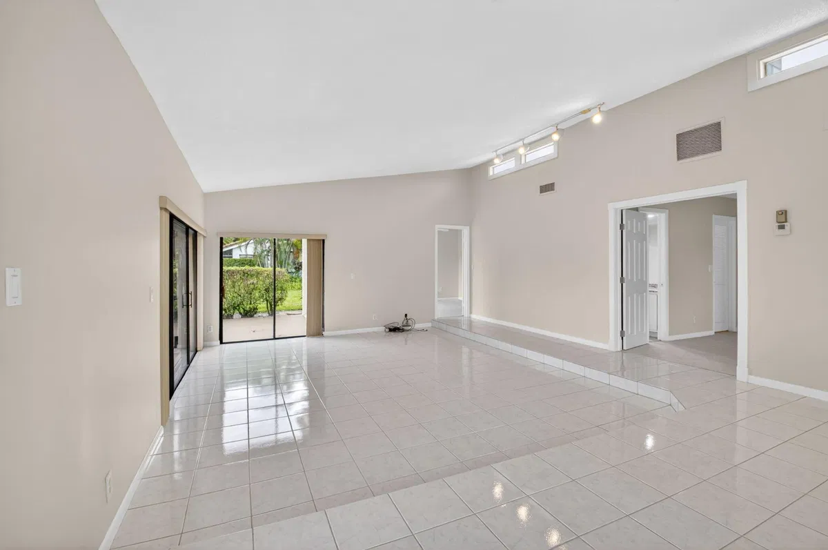Residence photo 16