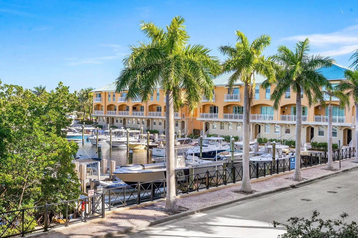 Boynton Beach Club Unit 202