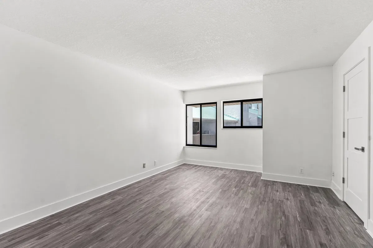 Unit B2 photo 25