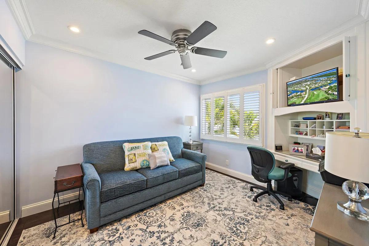 Residence photo 22