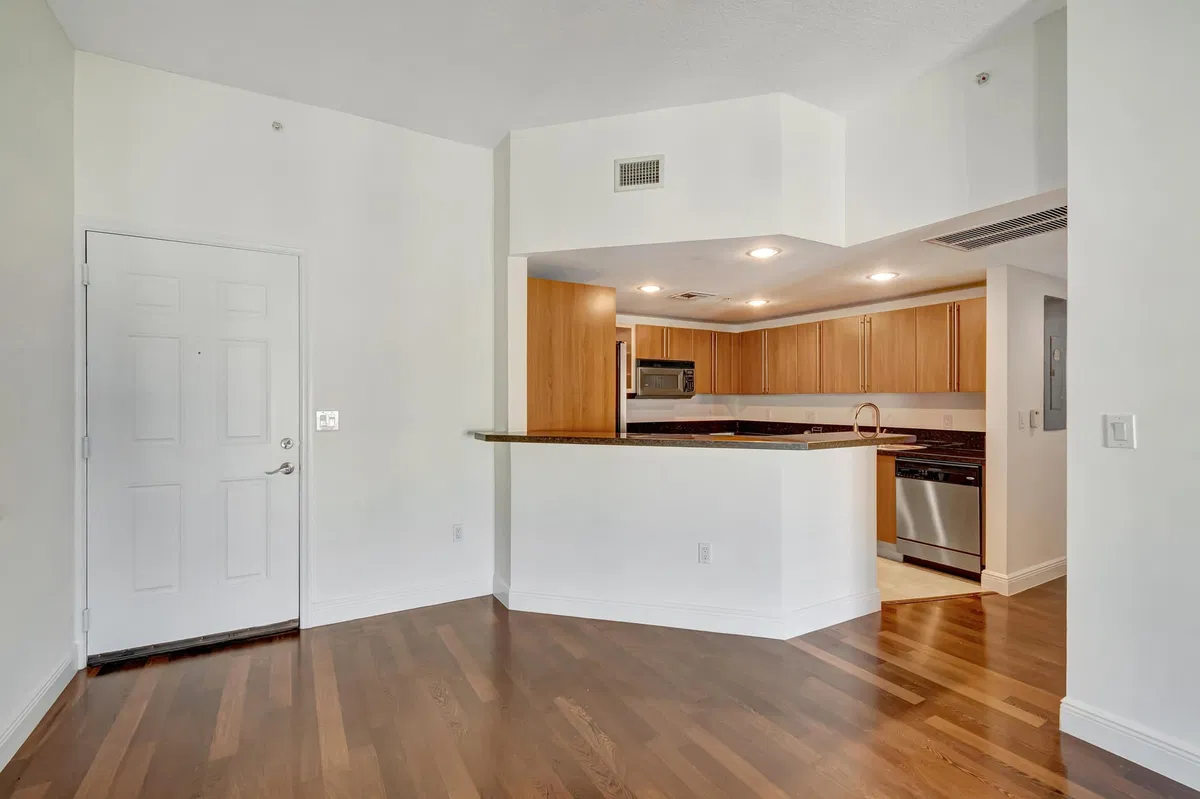 610 Clematis Unit 833 photo 10