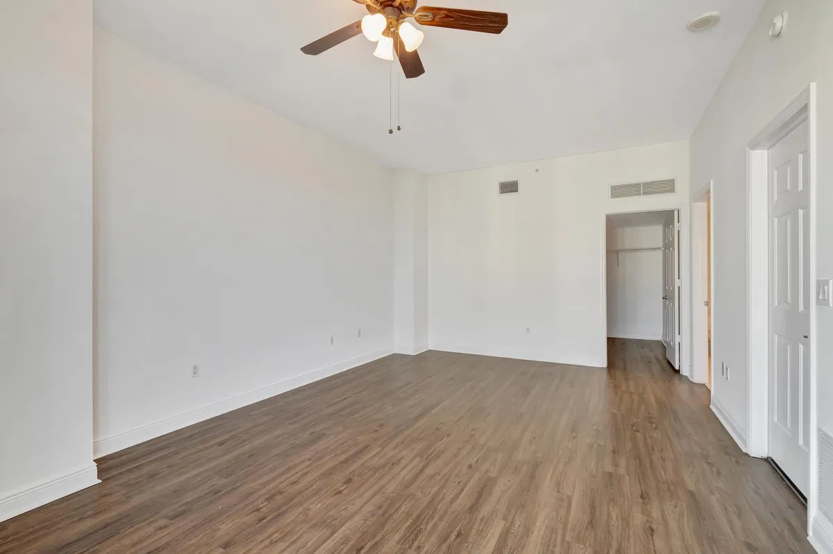 610 Clematis Unit 833 photo 37