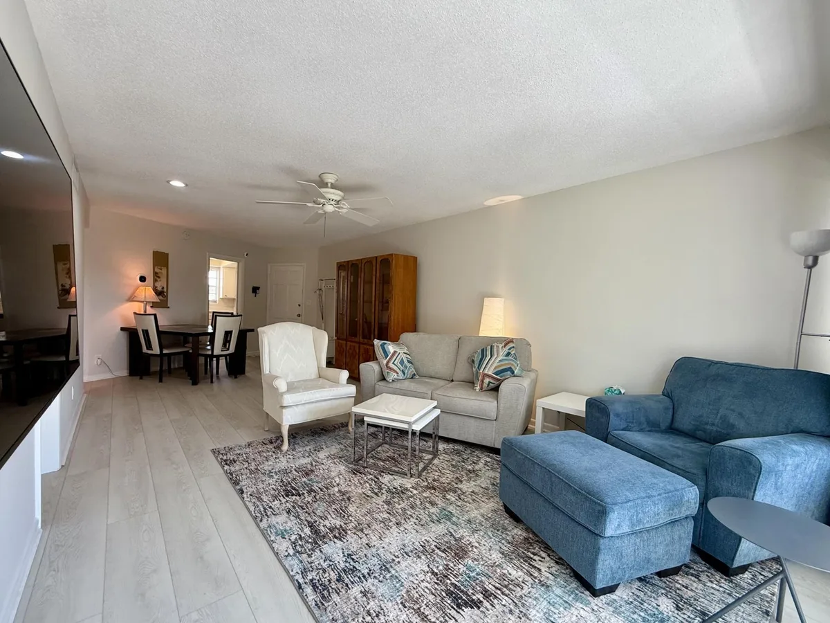 Unit 305 photo 10