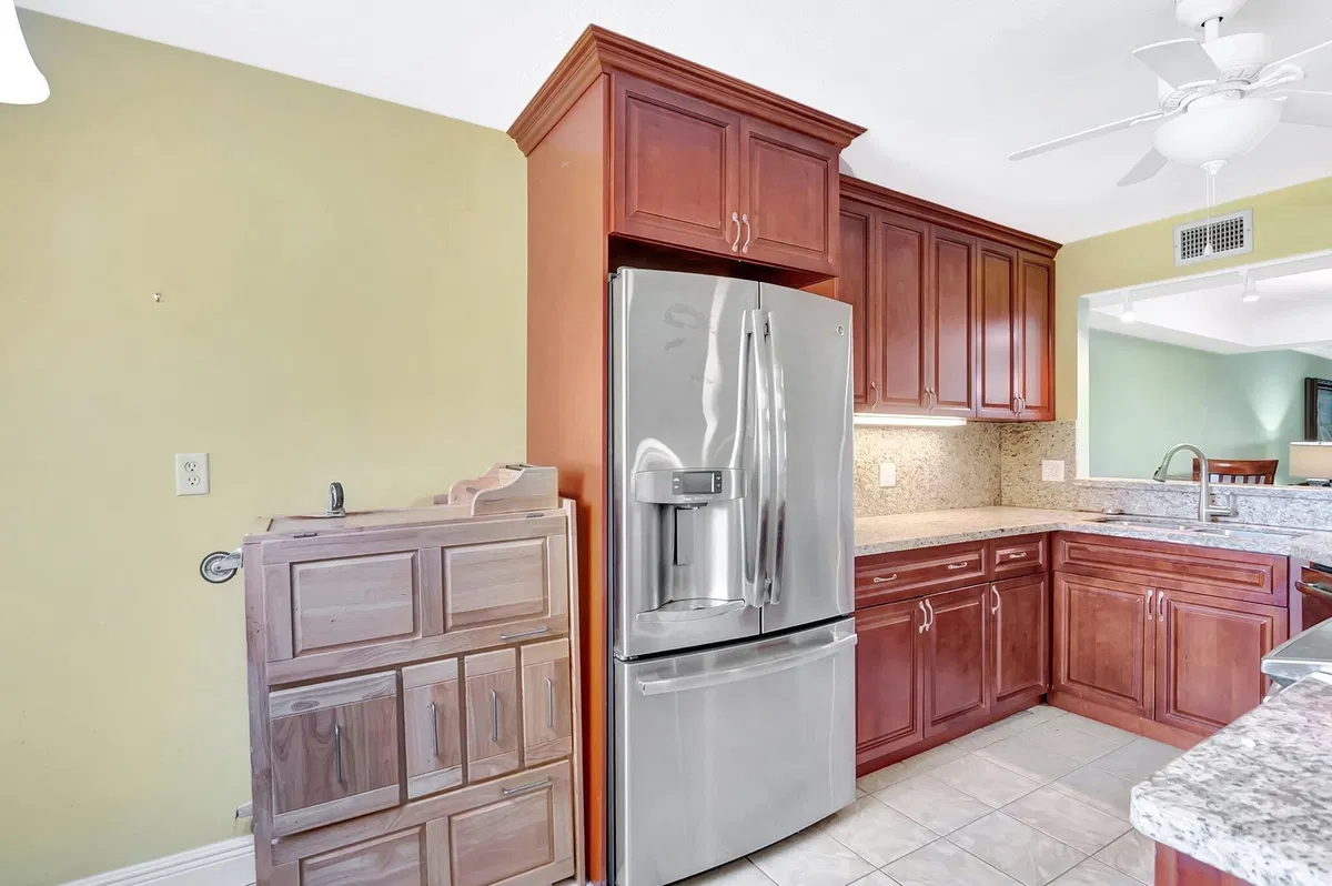 Unit 209 photo 16