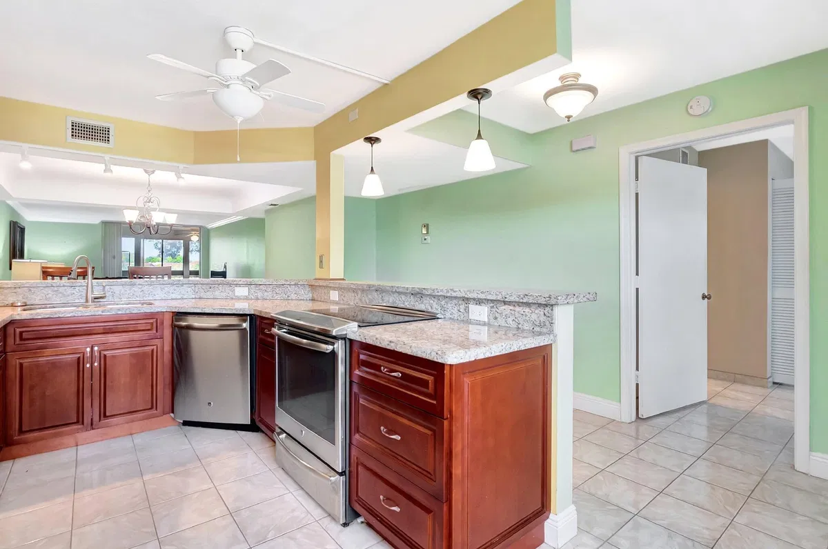 Unit 209 photo 19