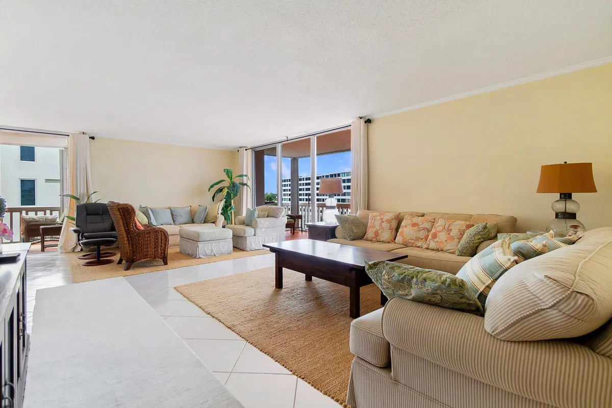 Unit 610 photo 7