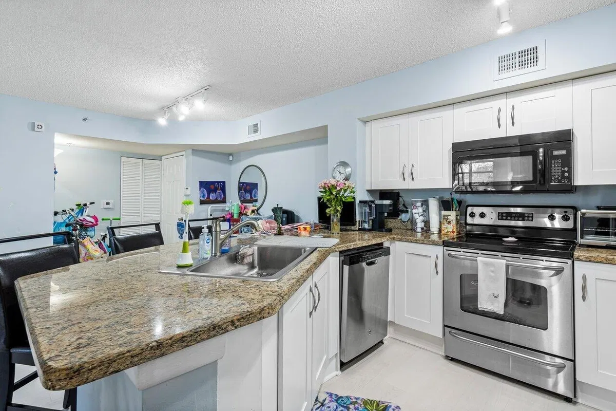  Unit 104 photo 7