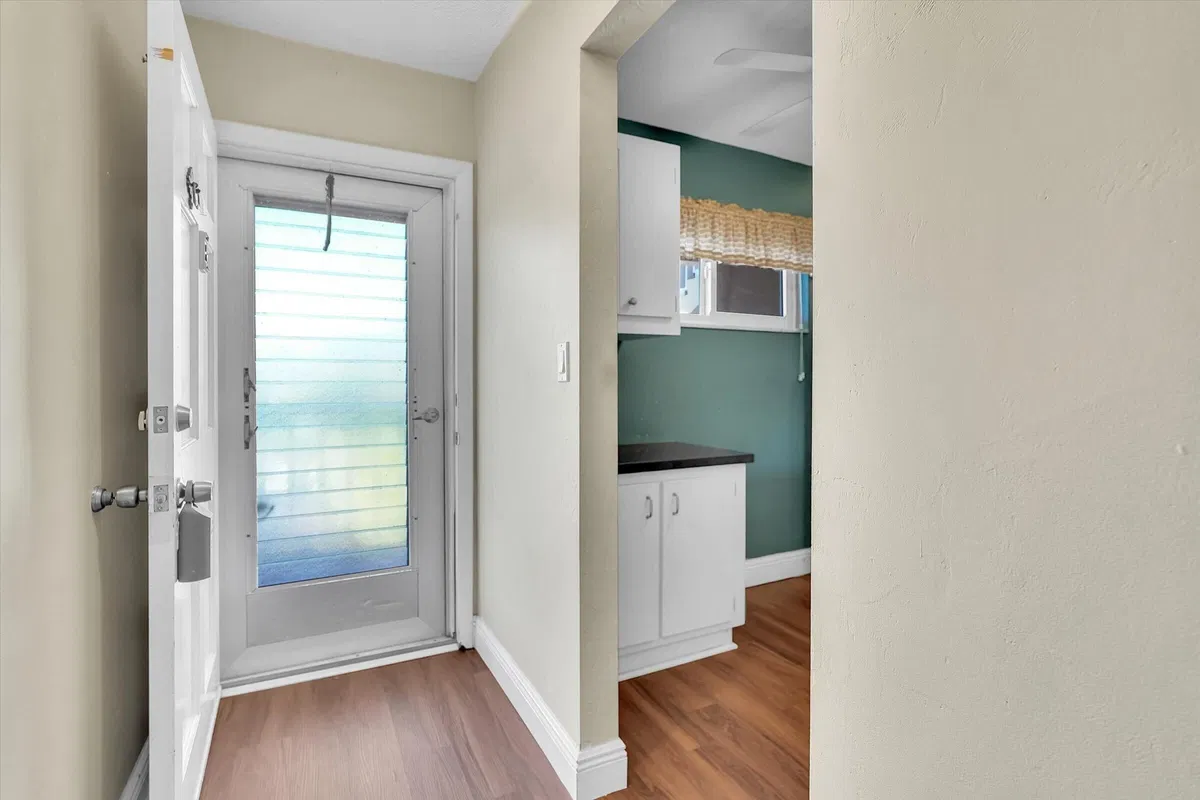 Unit 212 photo 7