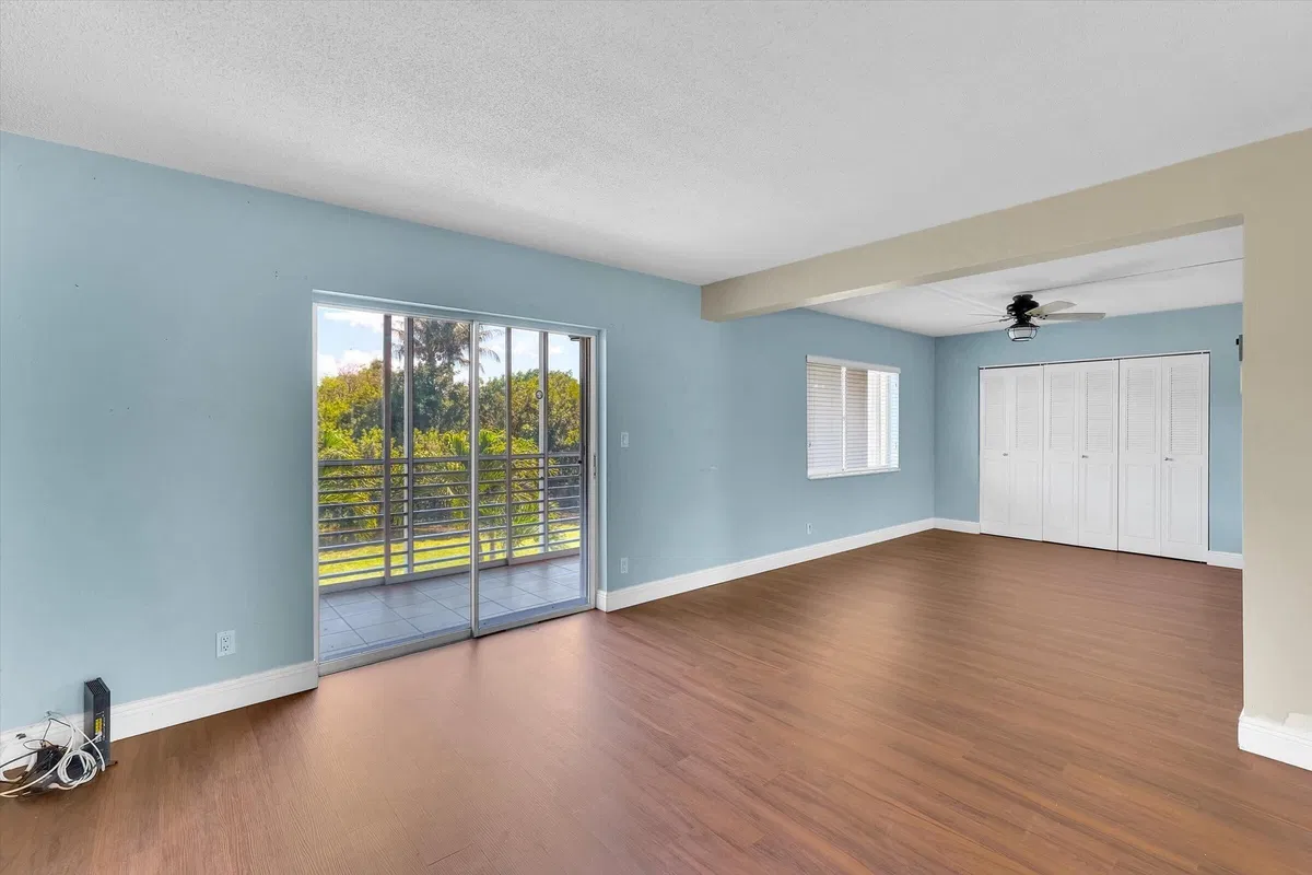 Unit 212 photo 16