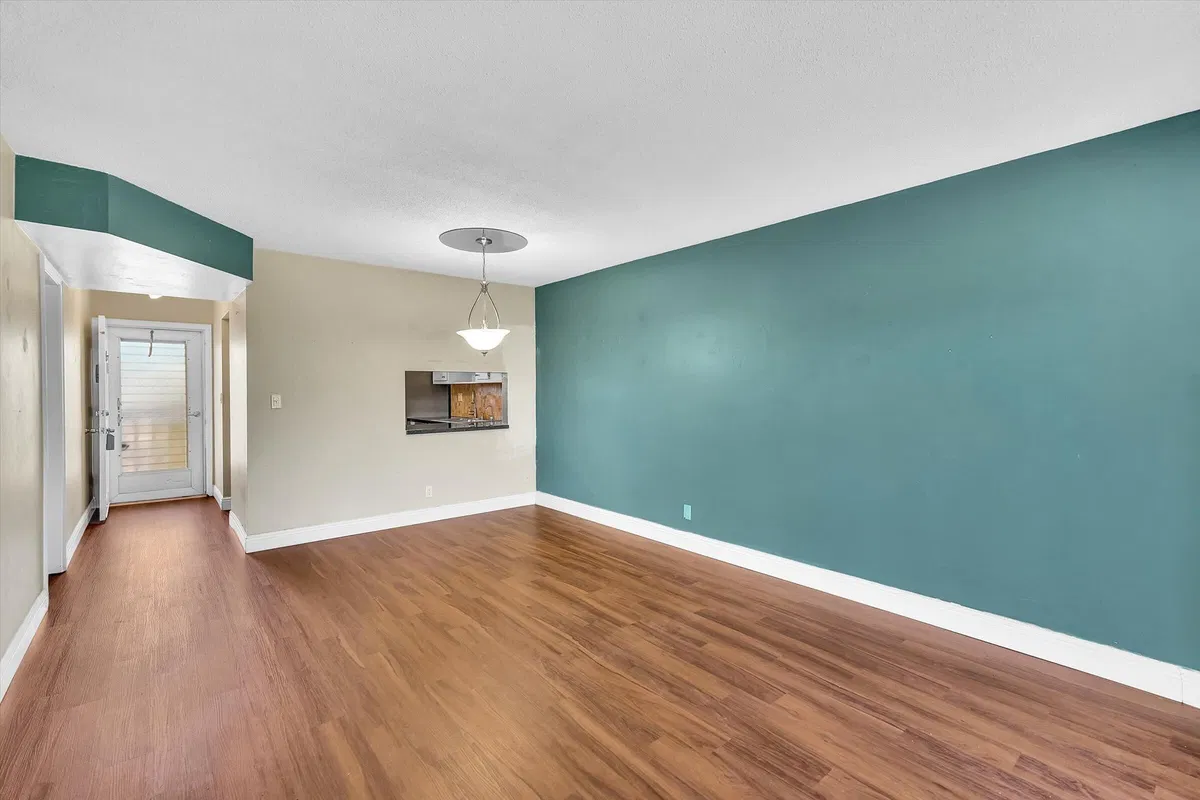 Unit 212 photo 19