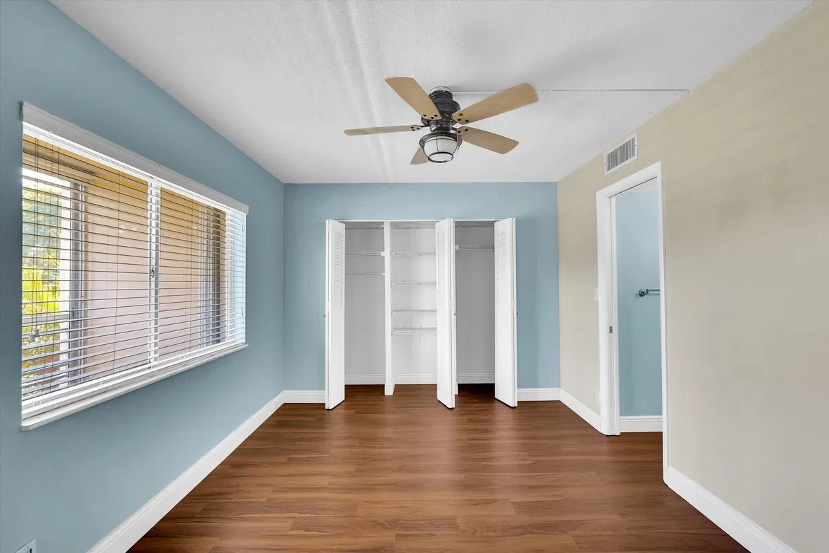 Unit 212 photo 22